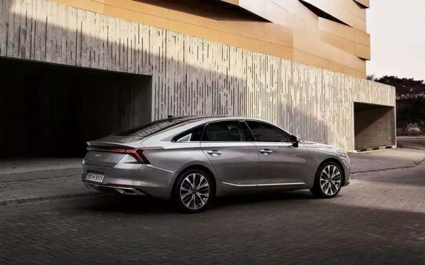 Большой седан Kia K8: уже в продаже