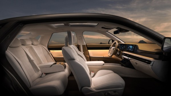 В России стартовали продажи нового седана Hyundai Grandeur 2023 года стоимость в 6,7 млн рублей