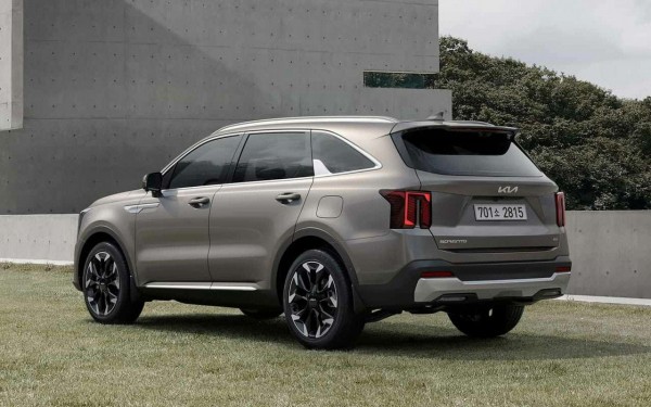 Первые фото обновленного Kia Sorento
