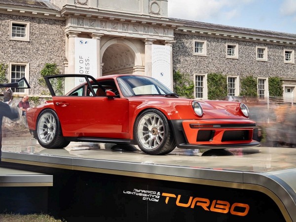 Рестомод Singer DLS Turbo: широкий кузов из карбона и свыше 700 л.с. в заднем свесе