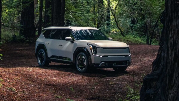 Кроссовер Kia EV9 поступит в продажу в дилерские центры США до конца текущего года