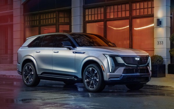 Cadillac Escalade официально стал электромобилем
Cadillac Escalade официально стал электромобилем