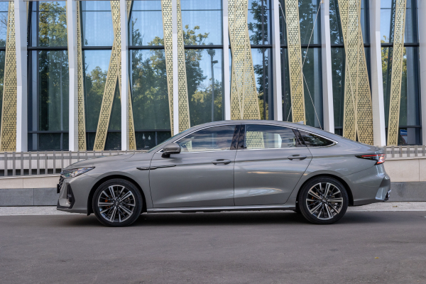 Вместо Toyota Camry, Kia К5 и Hyundai Sonata: тест-драйв Chery Arrizo 8 Вместо Toyota Camry, Kia К5 и Hyundai Sonata: тест-драйв Chery Arrizo 8