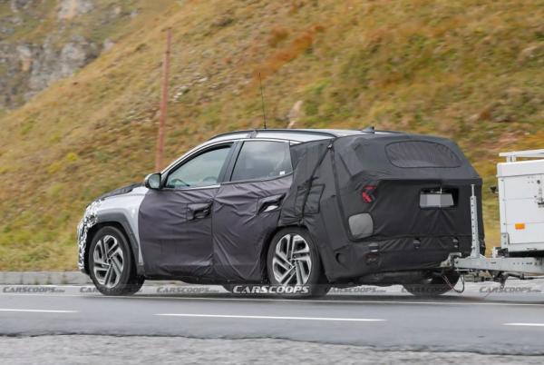 В сети появились шпионские фото обновленного кроссовера Hyundai Tucson 2025 года