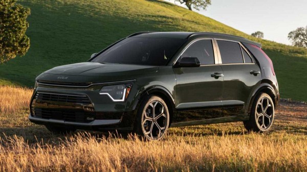 Компания Kia опубликовала цены на плагин-гибридный кроссовер Kia Niro 2024 года 