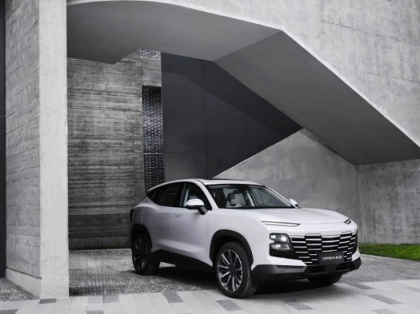 Кроссоверы Jetour Dashing и X90 Plus снова подорожали на 50 тысяч рублей
