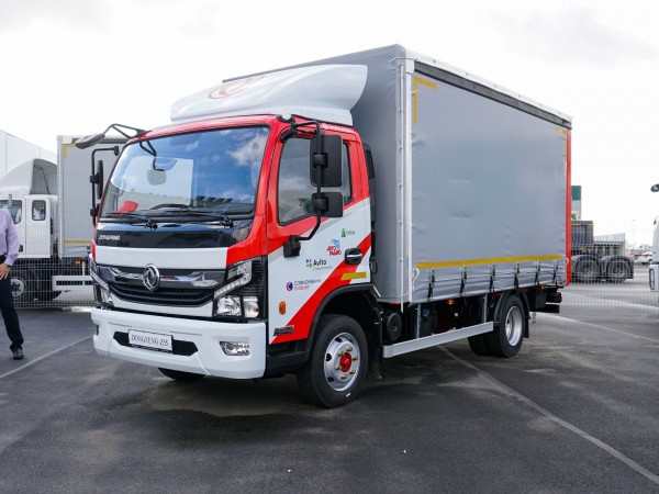 Стартовал &laquo;Автопробег Dongfeng&raquo; в Санкт-Петербурге