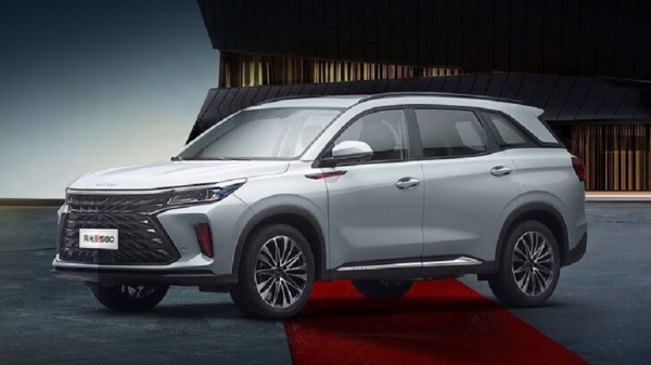 В России стартовали продажи кроссовера Dongfeng Fengon 580 по цене Hyundai Creta в 3,1 млн рублей
