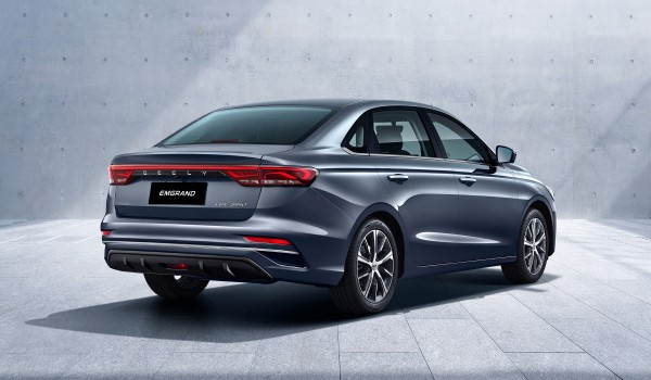 На российский рынок выходит седан Geely Emgrand На российский рынок выходит седан Geely Emgrand