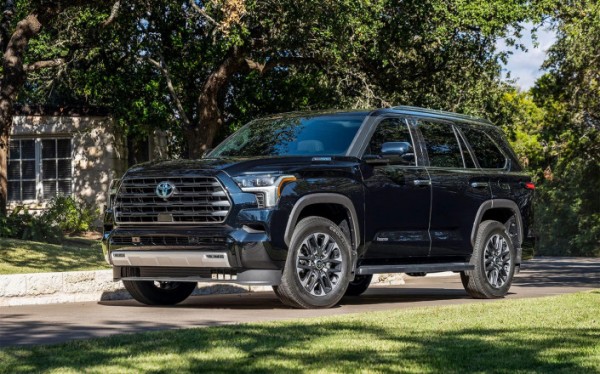 Дилеры привезли рамный внедорожник Toyota Sequoia