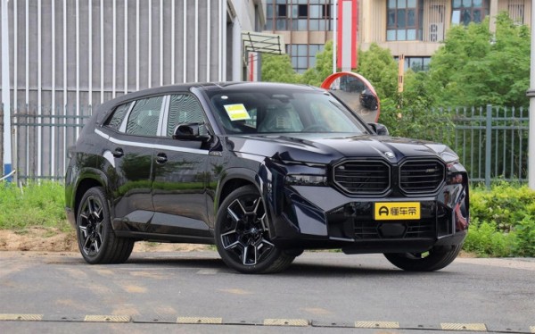 До России добрался кроссовер BMW XM за 25 млн рублей