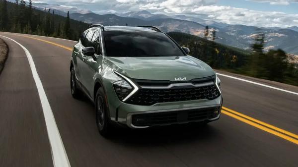 В России в продаже появился новый кроссовер Kia Sportage за 3,68 млн рублей В России в продаже появился новый кроссовер Kia Sportage за 3,68 млн рублей