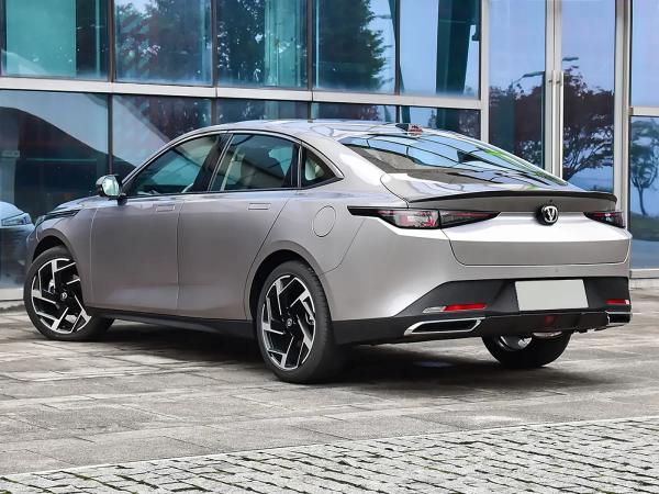 Седан Lamore от Changan