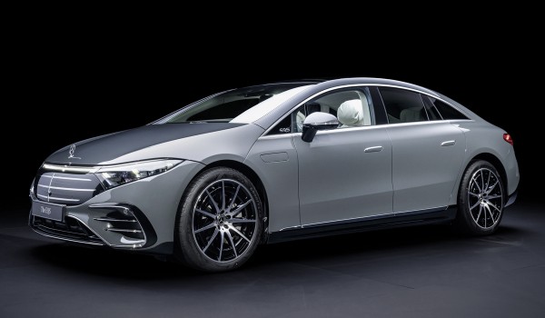 Электромобилю Mercedes-Benz EQS добавили классических черт