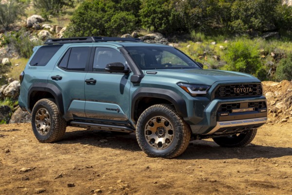 Toyota 4Runner нового поколения: теперь без V6 Toyota 4Runner нового поколения: теперь без V6
