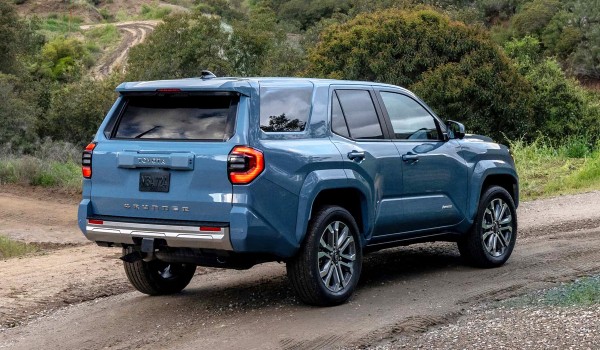 Toyota 4Runner нового поколения: теперь без V6 Toyota 4Runner нового поколения: теперь без V6