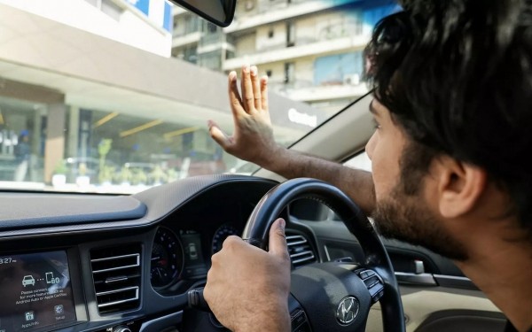 Охлаждающая пленка Hyundai повысит комфорт поездки в жару Охлаждающая пленка Hyundai повысит комфорт поездки в жару
