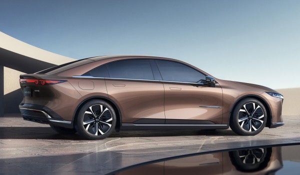 &laquo;Шестерка&raquo; по-новому: заднеприводный лифтбек Mazda EZ-6