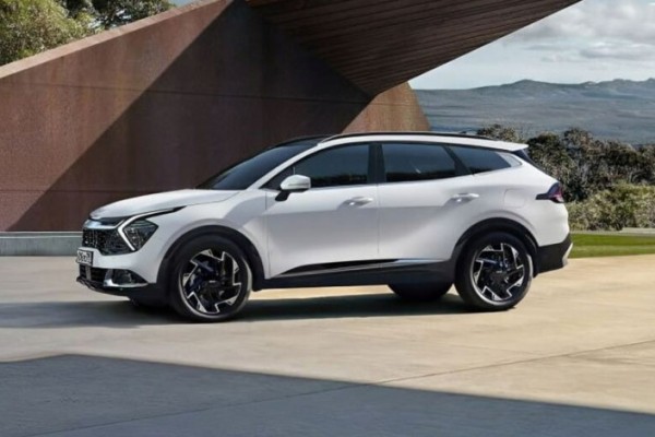 В Россию привезли новые кроссоверы Kia Sportage по цене от 3,15 млн рублей
