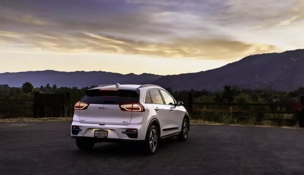 Kia предупреждает владельцев электромобилей Niro не заряжать их в помещении