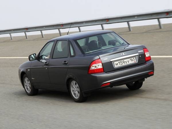 Что лучше - Лада Приора или Hyundai Accent? Русский автопром против Азии Что лучше - Лада Приора или Hyundai Accent? Русский автопром против Азии