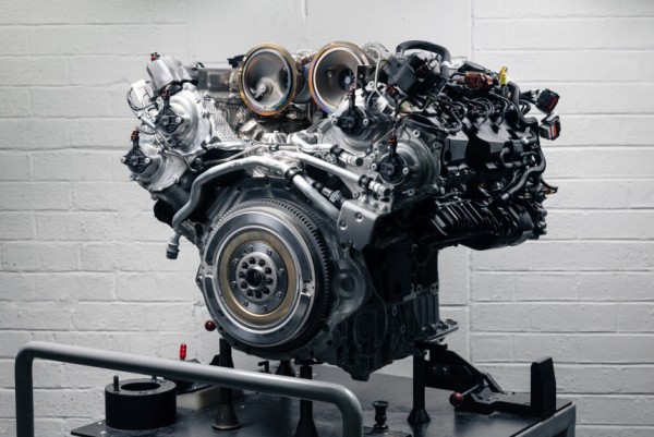 Bentley заменит мотор W12 гибридным V8 Bentley заменит мотор W12 гибридным V8