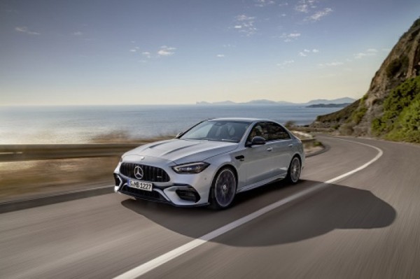 Новый Mercedes-AMG C 63 SE Performance появился в России
