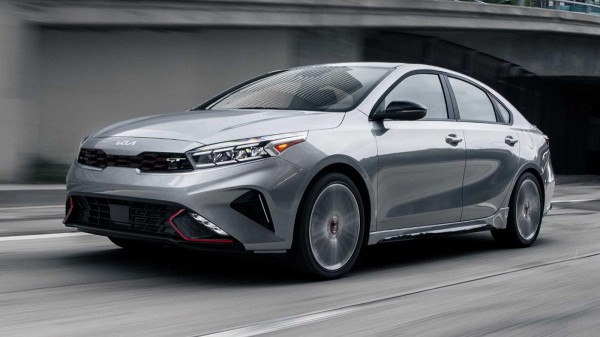 На рынке России начались продажи обновленного Kia Cerato