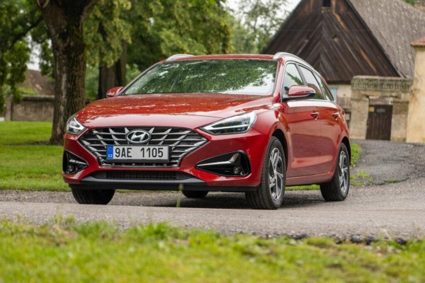 В Россию вернулся надёжный и практичный универсал Hyundai