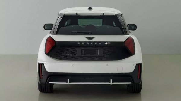 Драйверские JCW-версии электромобилей Mini Cooper и Aceman засвечены в Китае