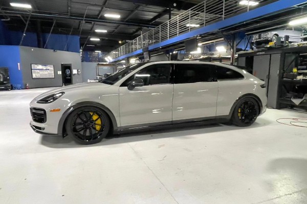 Марк Цукерберг подарил жене &laquo;минивэн&raquo; на базе Porsche Cayenne Turbo GT
