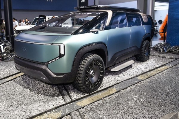 Показан концепт внедорожного минивэна-трансформера Chery Journeo