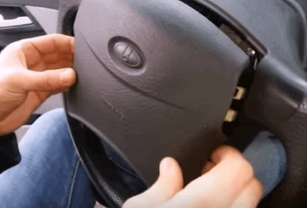Снятие airbag руля на различных моделях легковых автомобилей Снятие airbag руля на различных моделях легковых автомобилей