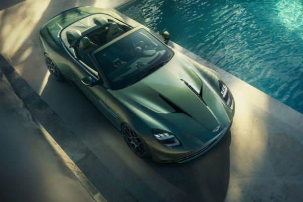 Открытый Aston Martin Vanquish Volante стал самым быстрым в своем классе