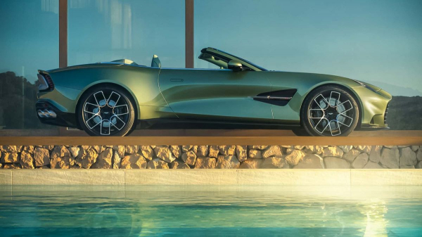 Открытый Aston Martin Vanquish Volante стал самым быстрым в своем классе