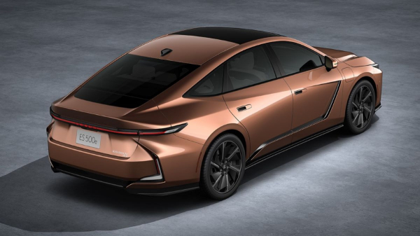 Дебютировал большой седан Lexus ES нового поколения