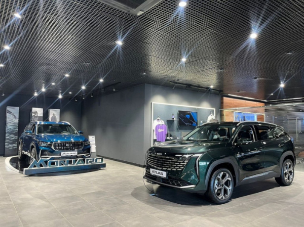 В центре Петербурга открылся новый дилерский центр Geely