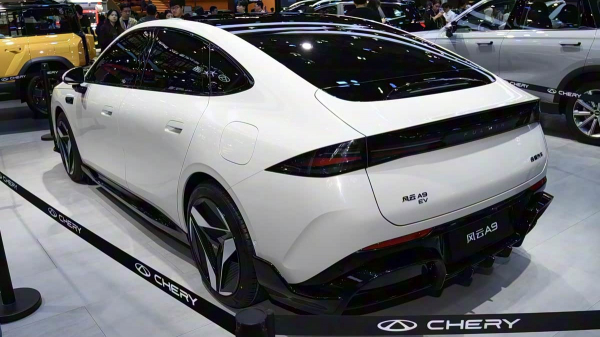 Представлены кроссовер Chery Fulwin T9L и седан Fulwin A9