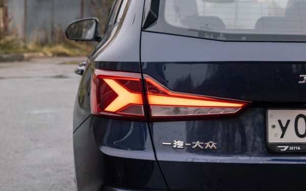 Одинаково разные. Мы сравнили Geely Okavango и Jetta VS7
Одинаково разные. Мы сравнили Geely Okavango и Jetta VS7