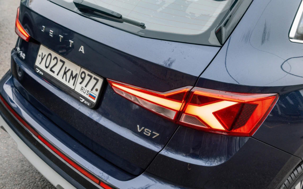 Одинаково разные. Мы сравнили Geely Okavango и Jetta VS7
Одинаково разные. Мы сравнили Geely Okavango и Jetta VS7