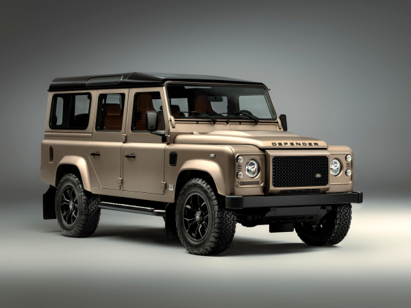 Классический Defender V8 слегка обновлён и получил эффектную отделку в стиле Octa Классический Defender V8 слегка обновлён и получил эффектную отделку в стиле Octa