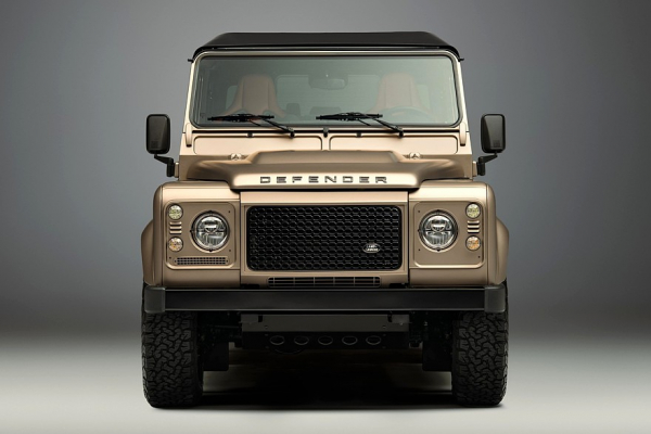 Классический Defender V8 слегка обновлён и получил эффектную отделку в стиле Octa Классический Defender V8 слегка обновлён и получил эффектную отделку в стиле Octa