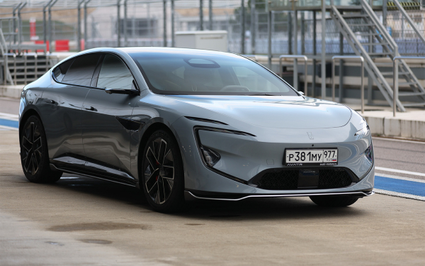 
            С дороги, староверы! Тест-драйв Avatr 12 на серпантине и гоночном треке
        