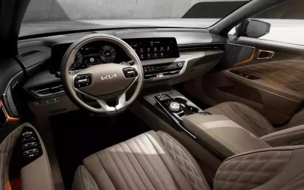 Большой седан Kia K8: уже в продаже