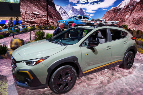 Дилеры привезли кроссовер Subaru Crosstrek по цене от 2,8 млн рублей