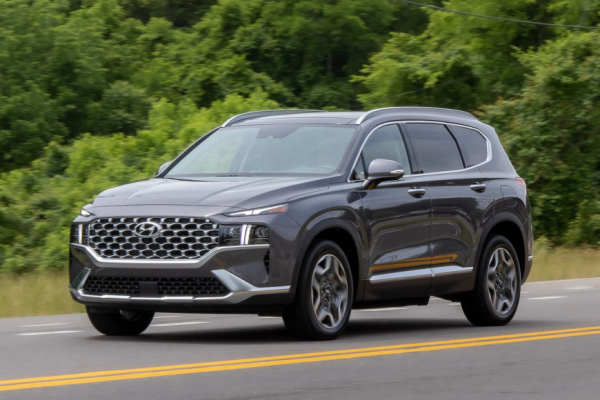 Новый Hyundai Santa Fe из Казахстана появился в продаже в России